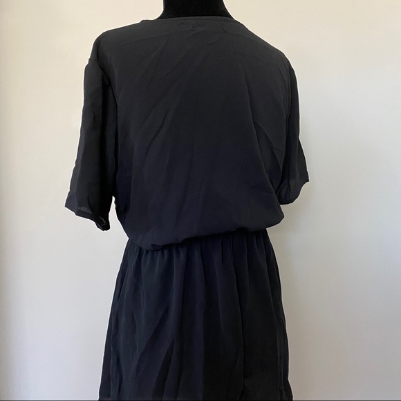 Front bow tie short sleeve romper - Picture 5 of 7